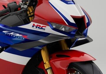 HONDA CBR1000RR-R FIREBLADE カーボンウイングレット 08F73-MKR-DH0